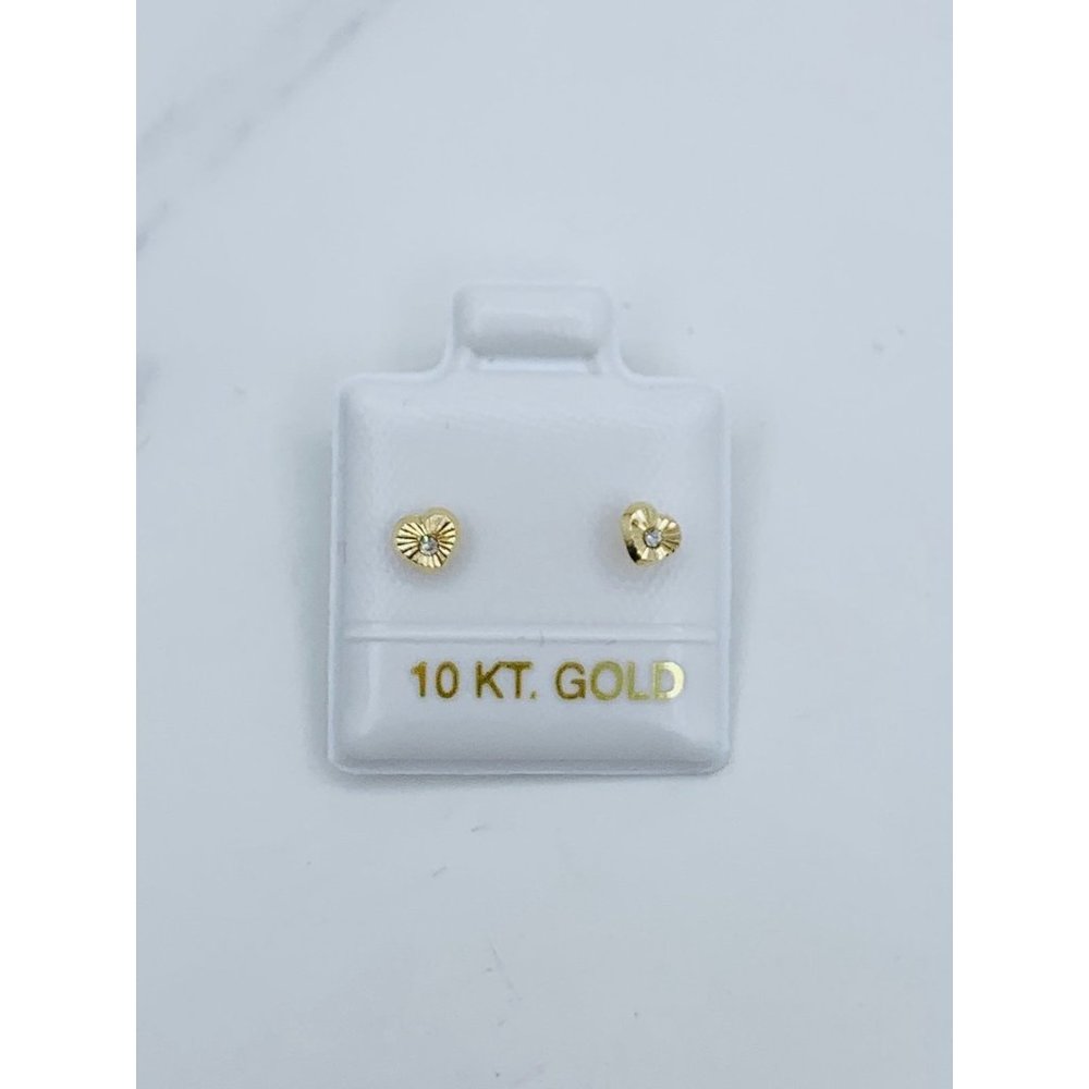 10k solid gold earrings heart  ❤️ screw back  ❤️ Tiny heart for baby or women